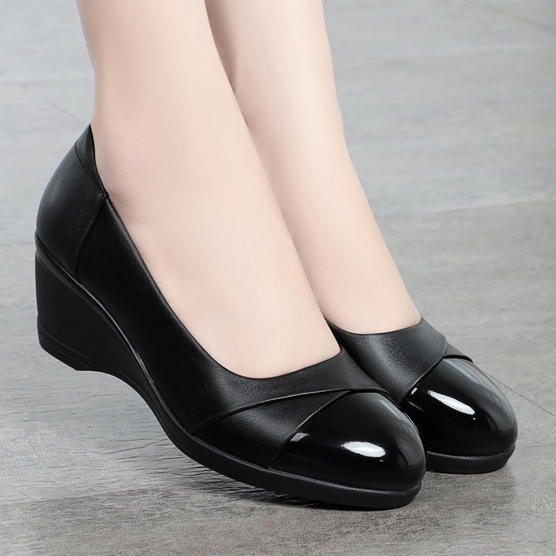 Eleganta Komfortpumps – Stilrena Kilklacksskor som Håller Hela Dagen