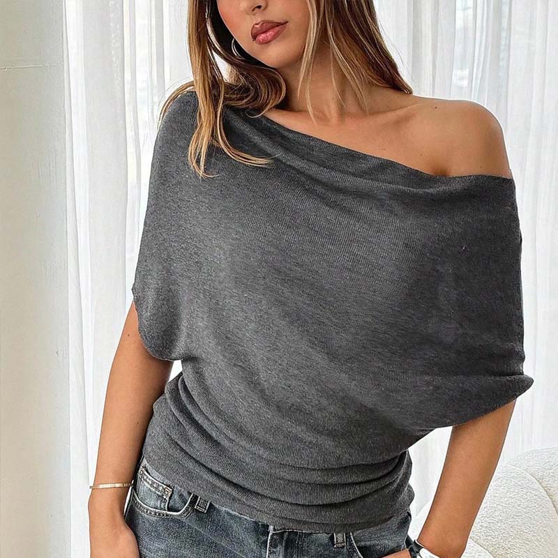 👚 50% RABATT ✨ | Asymmetrisk Topp – Bar Axel & Fladdermusärmar🎁Större rabatt under begränsad tid!