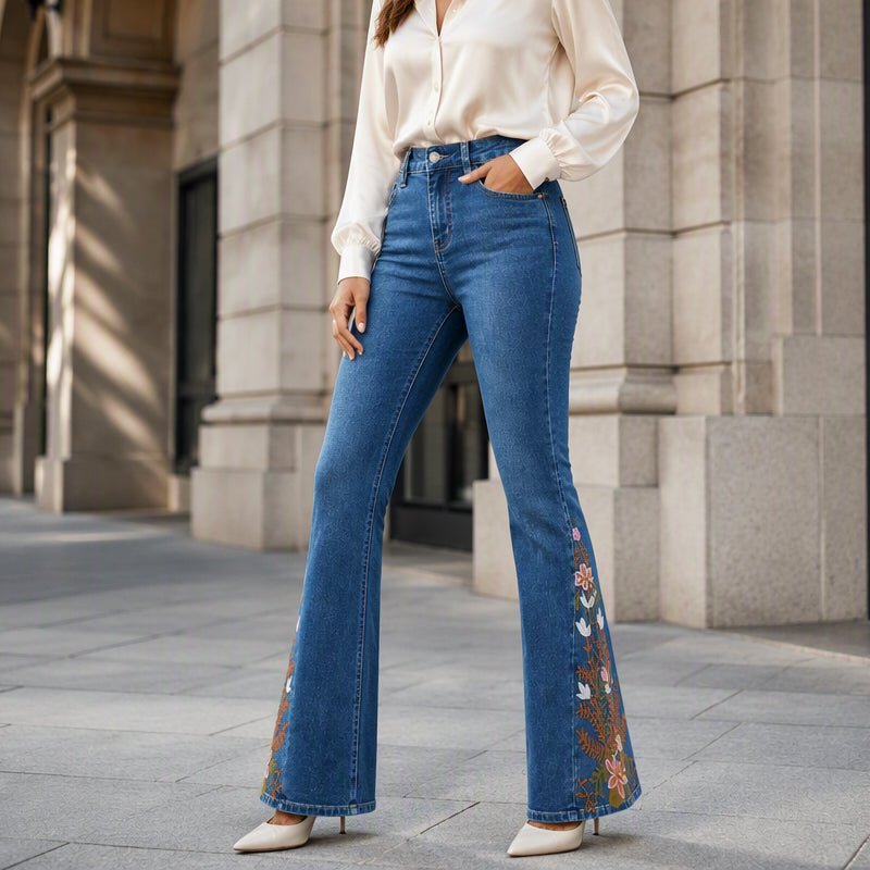 🎉NYHETER 2026✨|Högmidjade flare-jeans med broderade detaljer