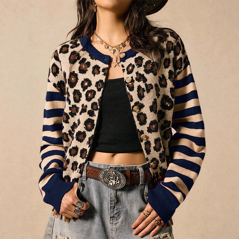 Tidlös Stickad Cardigan Dam – Mjuk Kofta med Elegant Leopardmönster