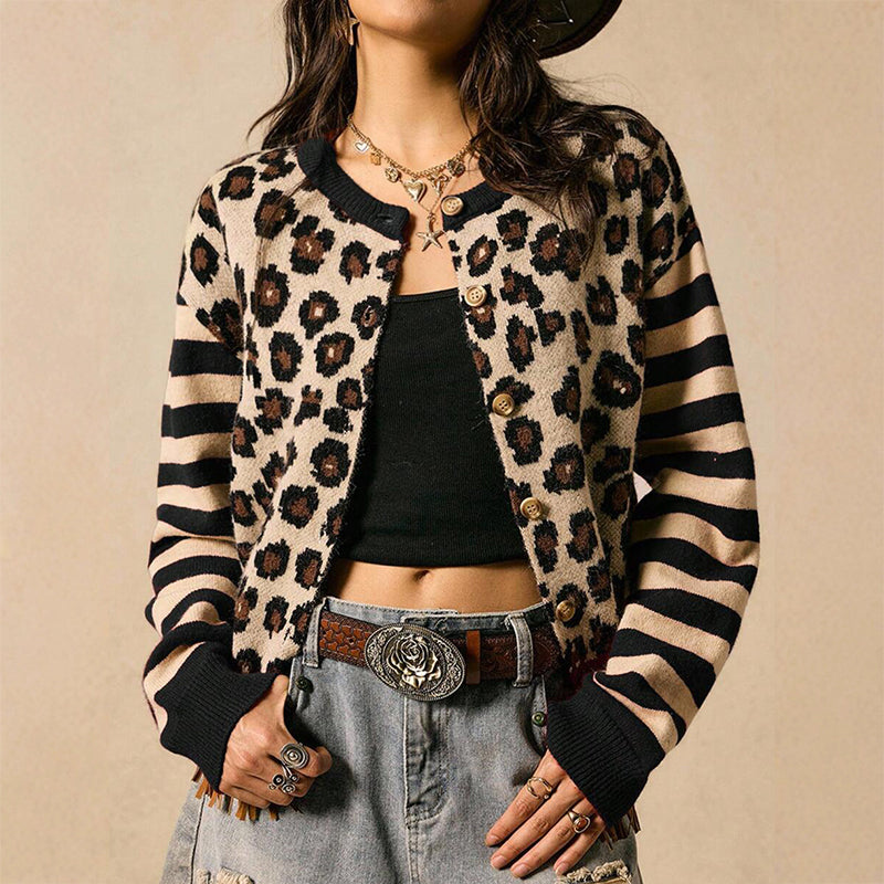Tidlös Stickad Cardigan Dam – Mjuk Kofta med Elegant Leopardmönster