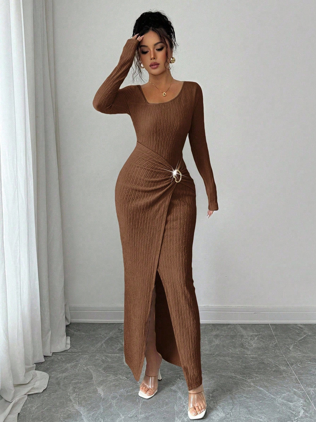 🍂Stickad Klänning Dam – Elegant Lång Klänning med Asymmetrisk Halsringning, Smickrande Passform & Mjuk Komfort