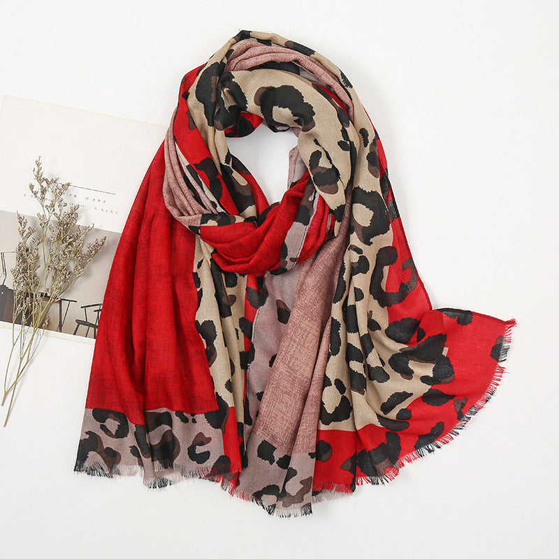 🧣 Mångsidig lättvikts schal med leopardmönster